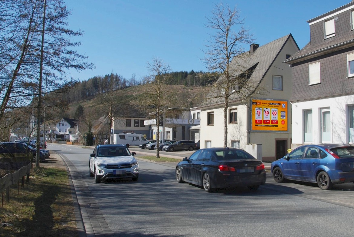 Fredeburger Str. 39/B 236 (quer am Giebel)