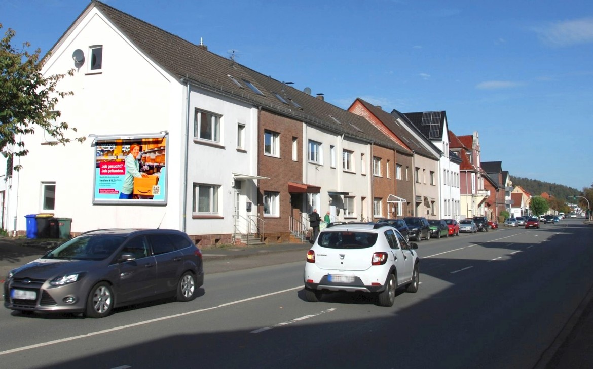 Bahnhofstr. 15a/B 83 (quer am Giebel)