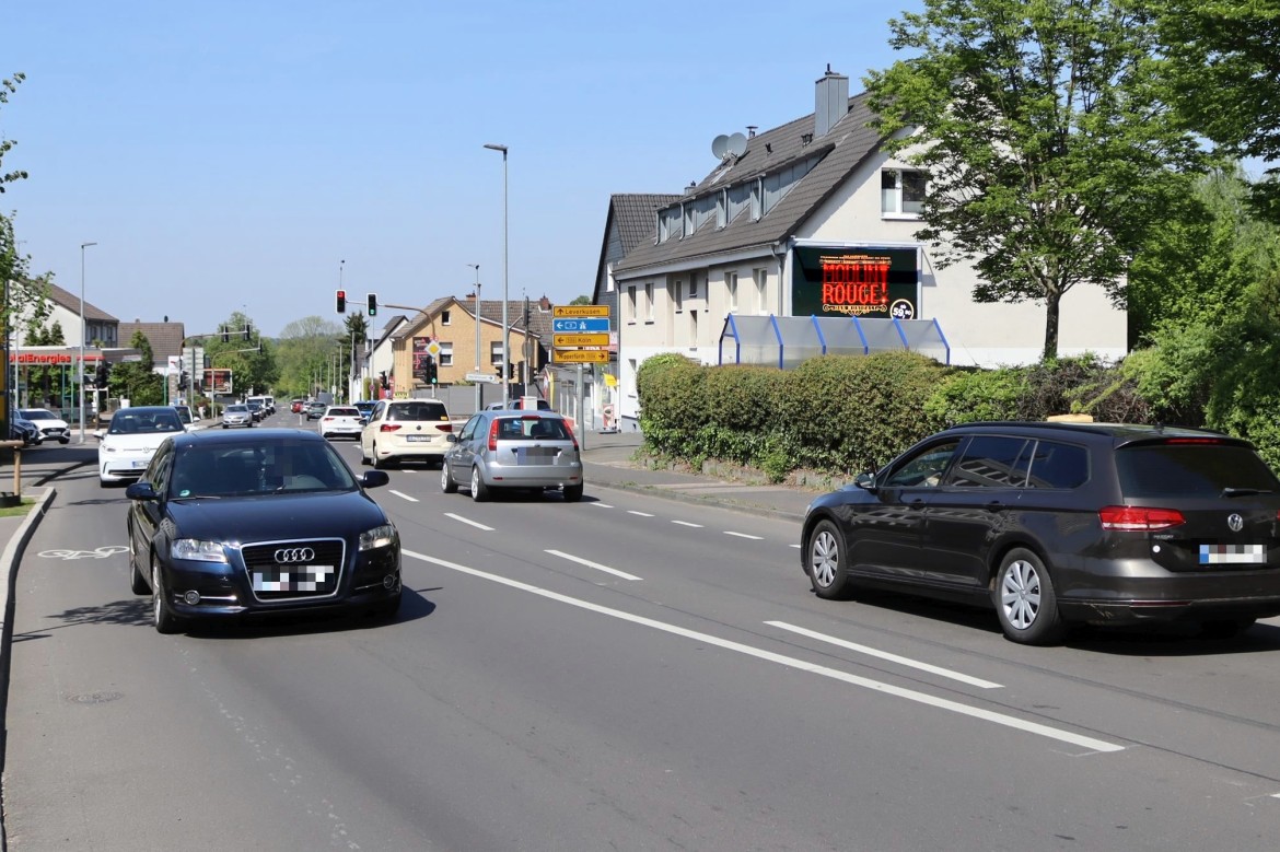 Paffrather Str. 200/Alte Wipperfürther Str (quer am Giebel)