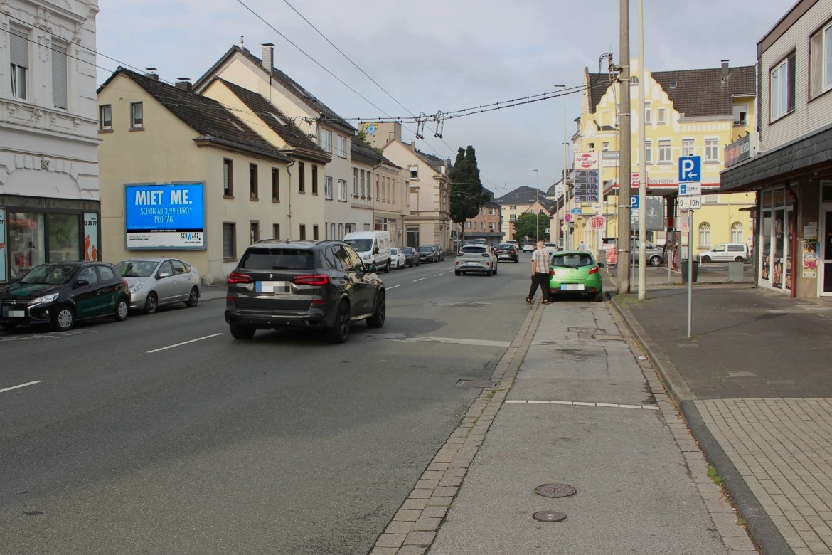 Merscheider Str. 29/Zufahrt Getränke-Star (quer am Giebel)