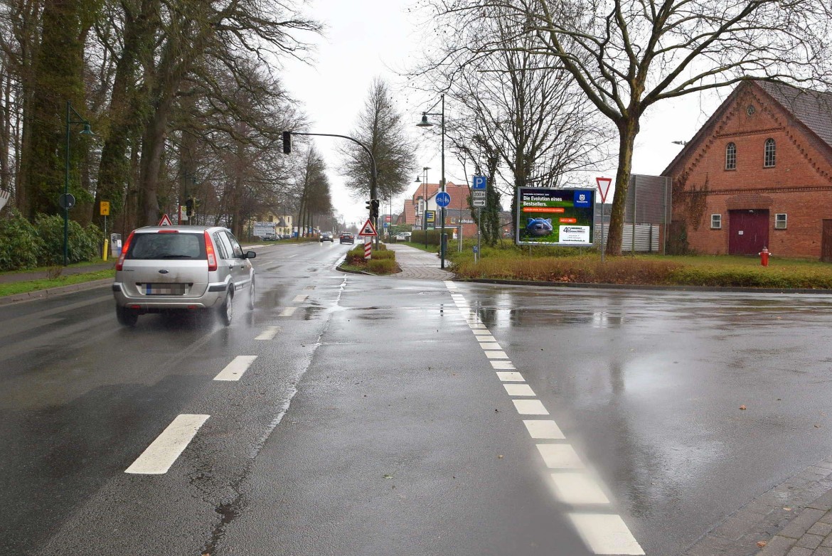 Friedrich-Huth-Str/Jahnstr. 1/neb. Edeka/quer (rts)
