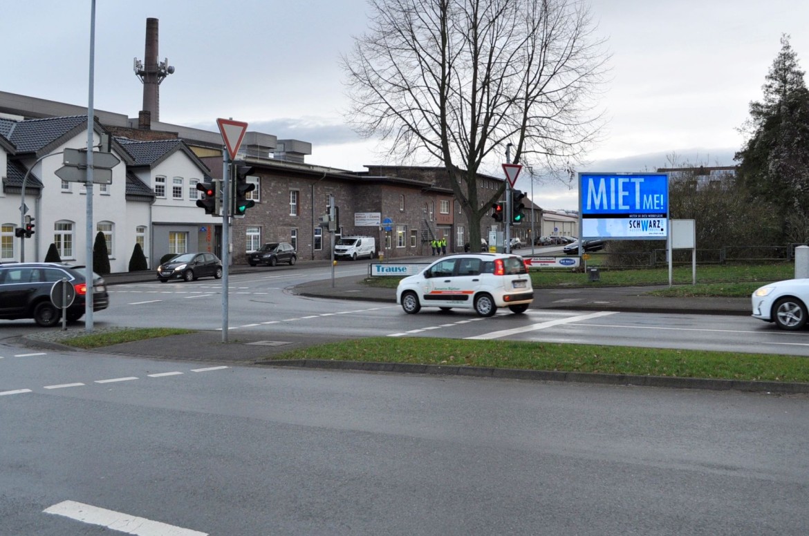 Bahnhofstr. 1a/Sollingtor/Zufahrt Edeka -Radstaken (WE rts)