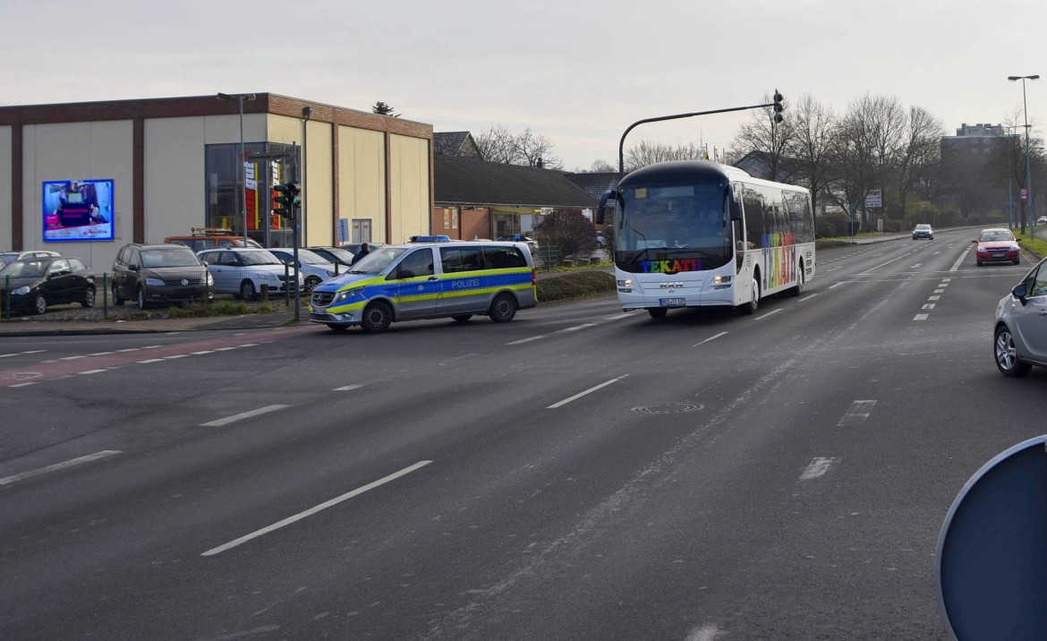 Reeser Landstr. 62 /Trinkgut/geg. Lidl (quer zur B 8)