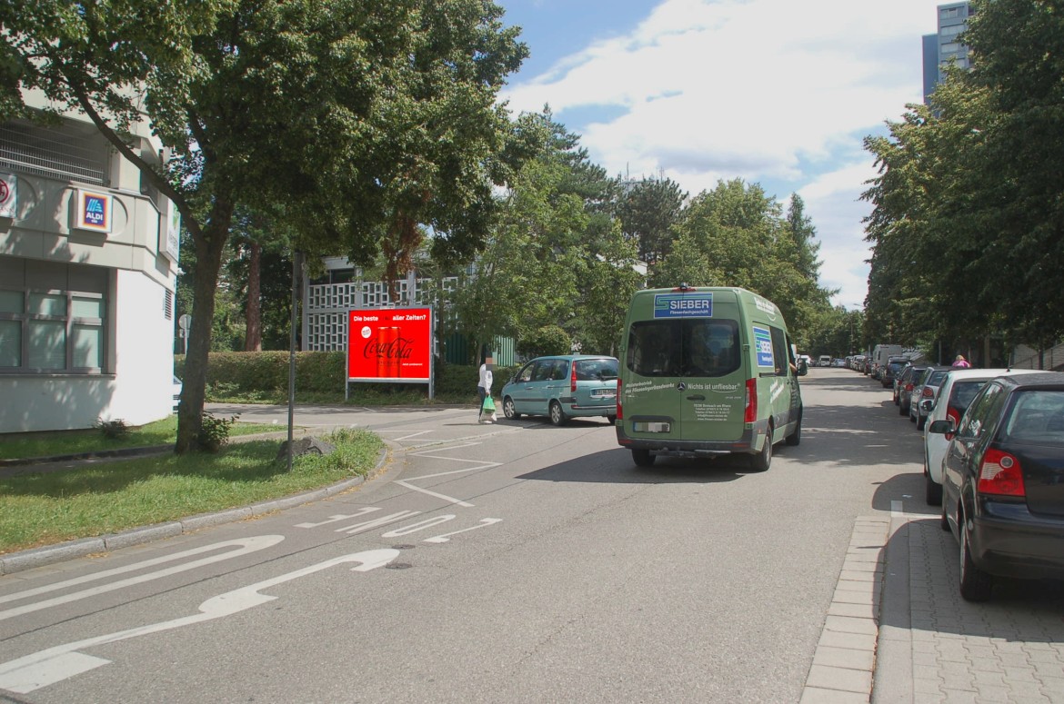 Krozinger Str. 7-11 /Aldi/Einfahrt (quer zur Str)