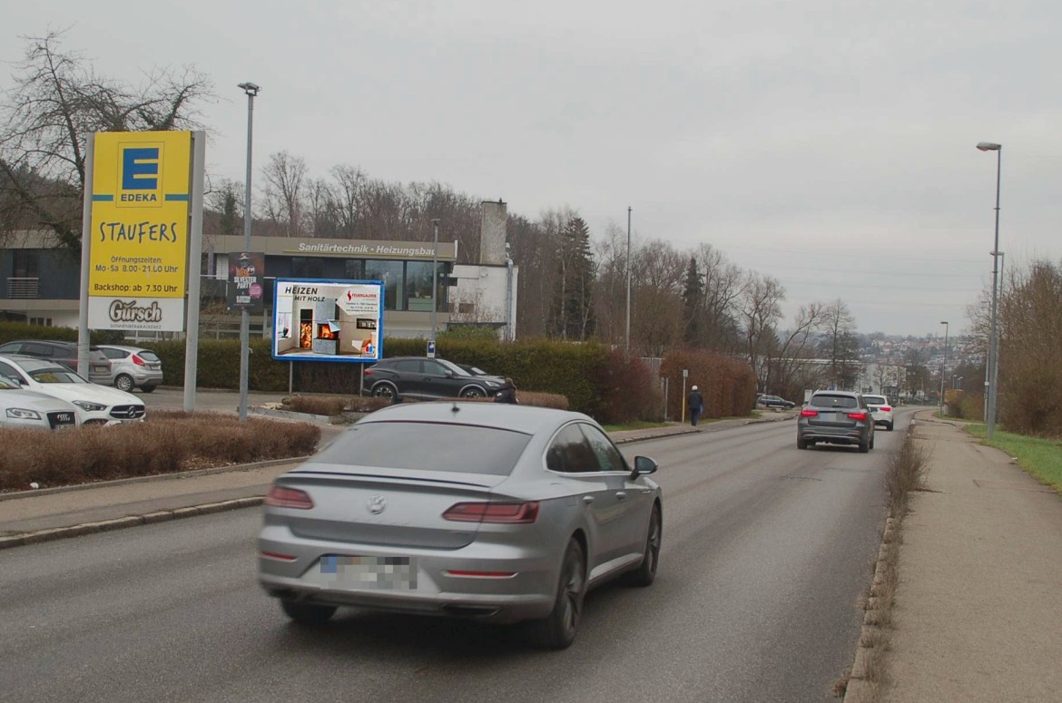 Uhinger Str. 75 /Edeka/Einfahrt (quer zur B 297)