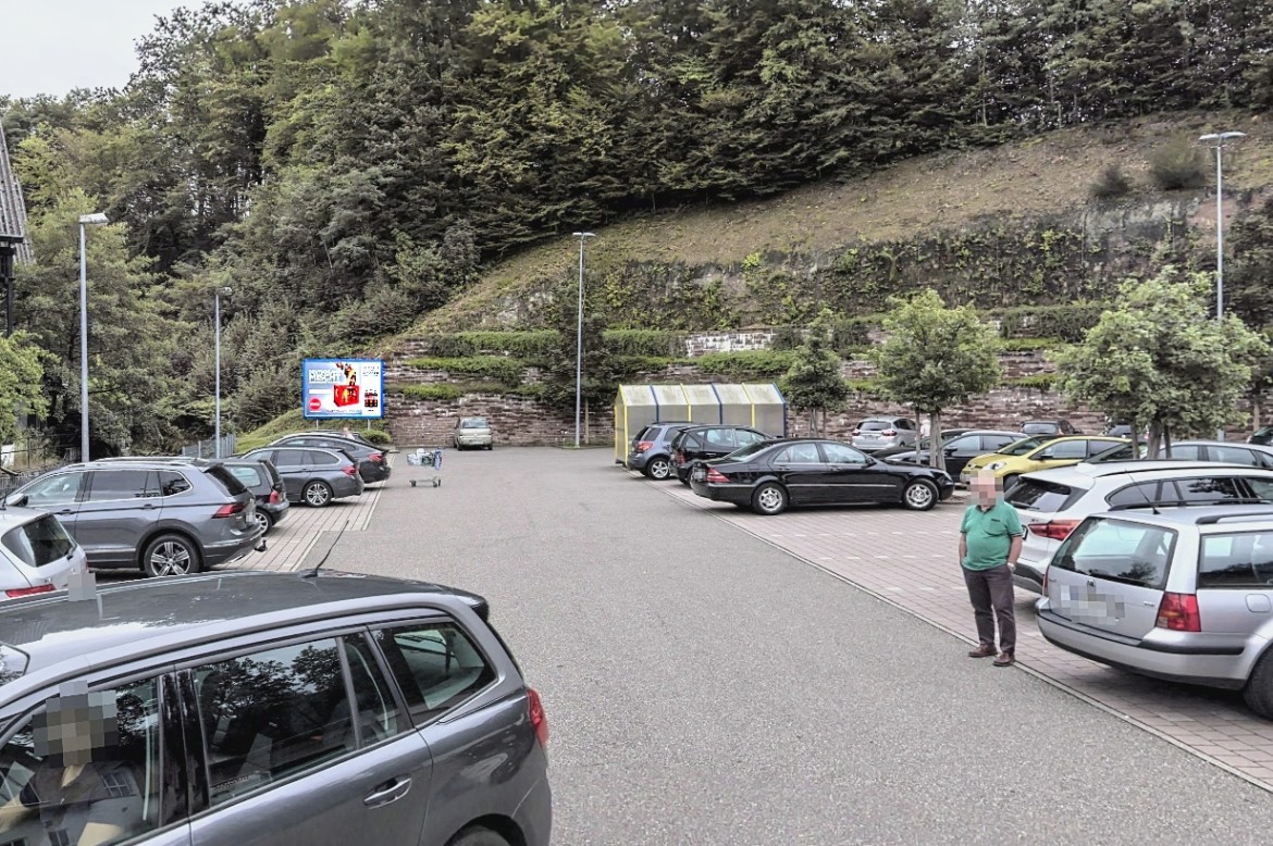 Beuerner Str. 12 /Edeka/lks vom Eingang/Sicht Eingang