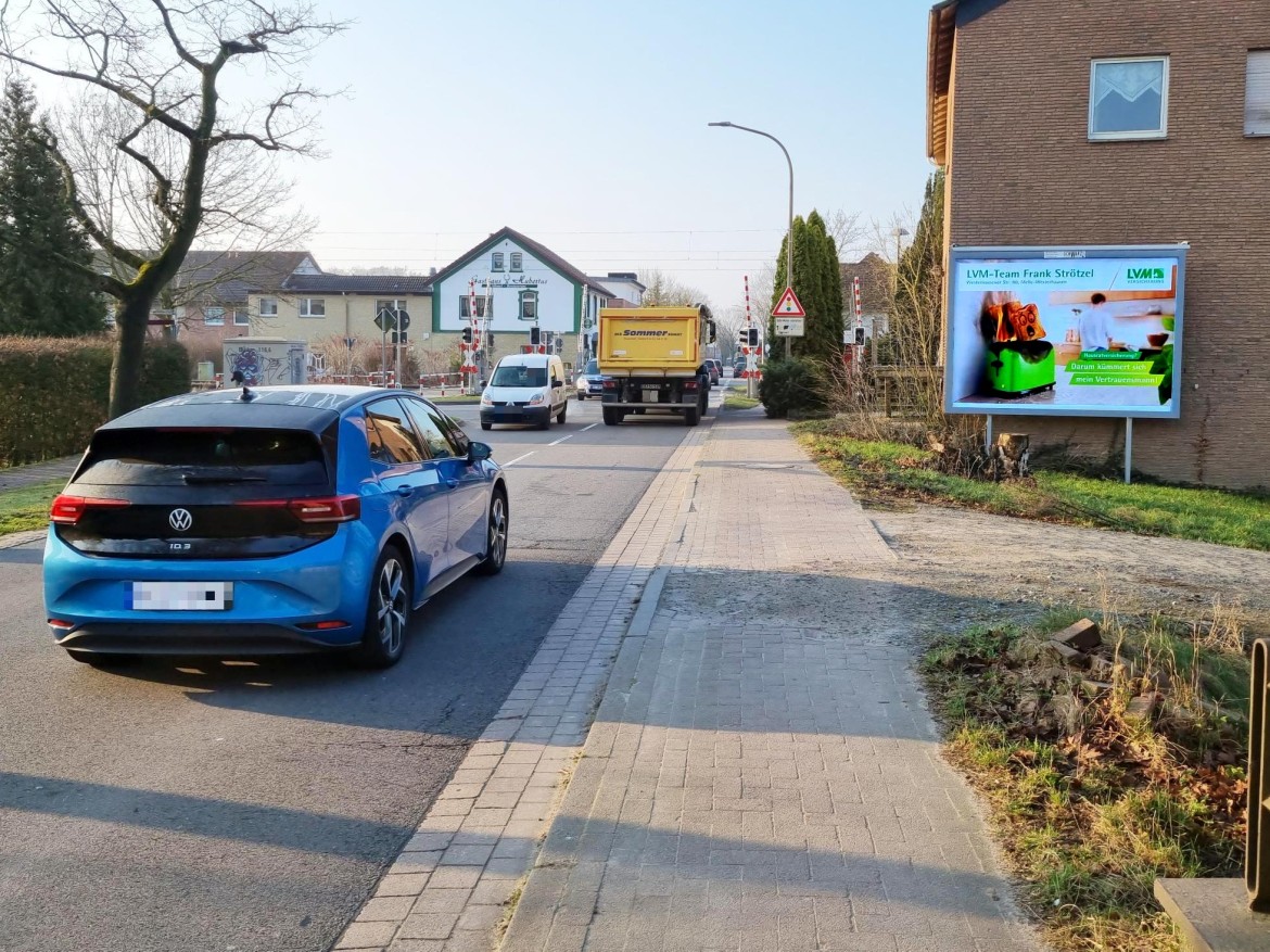 Westerhausener Str. 53/rts (quer am Giebel)