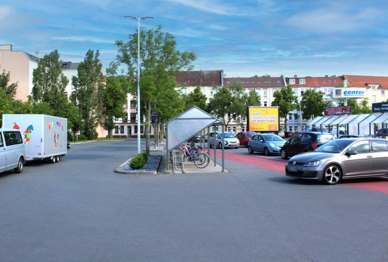 Georg-Seebeck-Str. 56-58 E-center Streubel Eing.