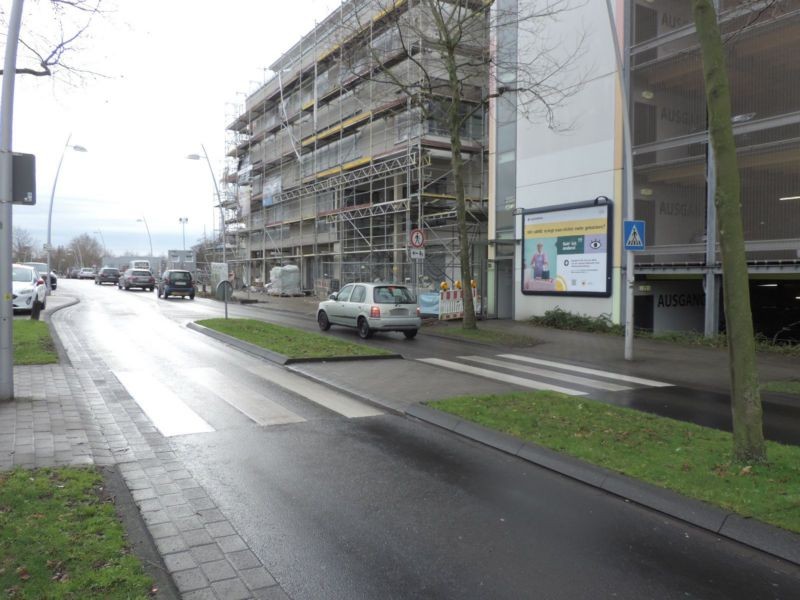 Konrad-Adenauer-Allee 20 parallel/Bhf