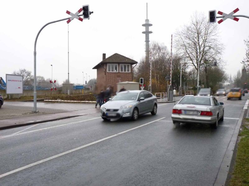 Heeker Str. (B 70)  / Bahn?bergang li. einw.