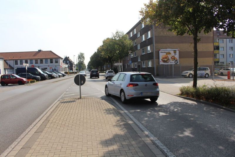 Bahnhofstr. 38 (B 8)  / geg. Bhf.