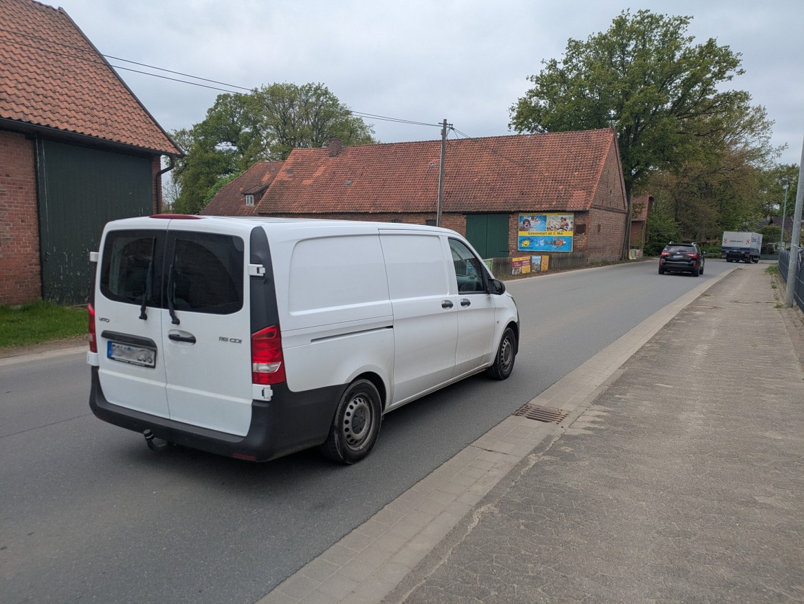 Am Klosterberg 1 (L 383) / Werner von Negenbornstr.