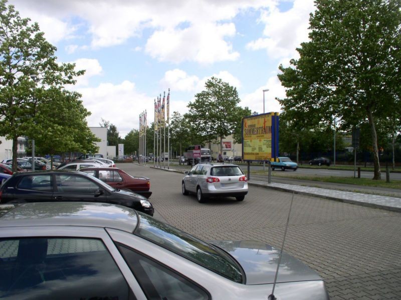 Dieselstr. 31 / Robert-Bosch-Weg  geg. Eing. M?bel Boss