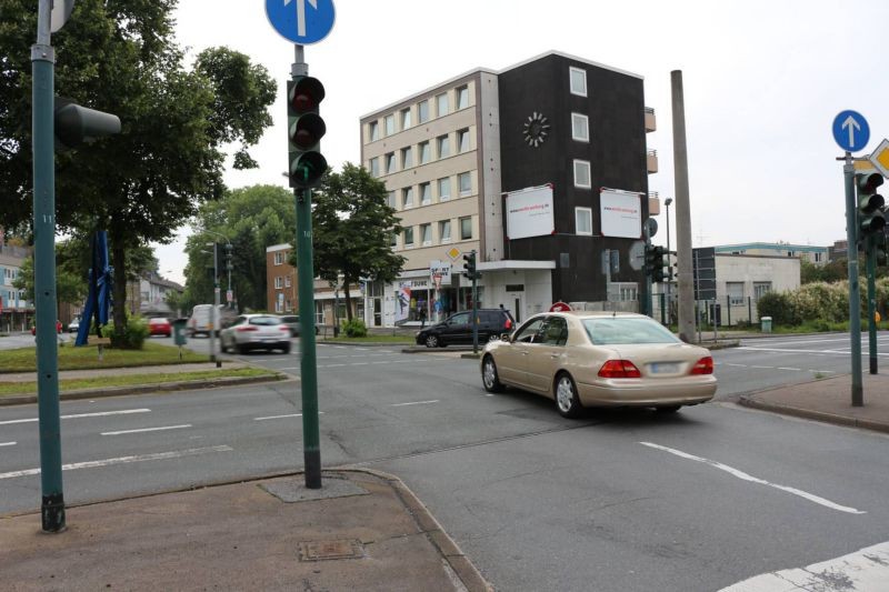 Krayer Str. 197  / Auf.-Abf. Kray v. Ruhrschnellweg re.