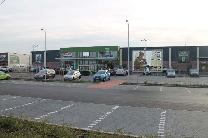Am Sandthof / (PP) EDEKA geg. Zuf. re.