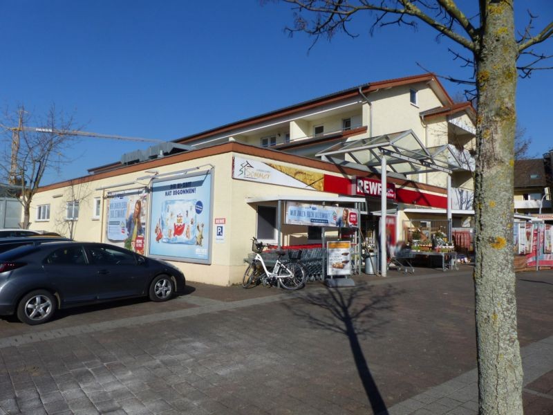 Danziger Str. 2  / Rewe Einf. neb. Eing.