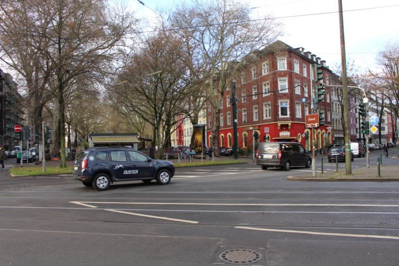 Karolingerplatz / Brunnenstra?e