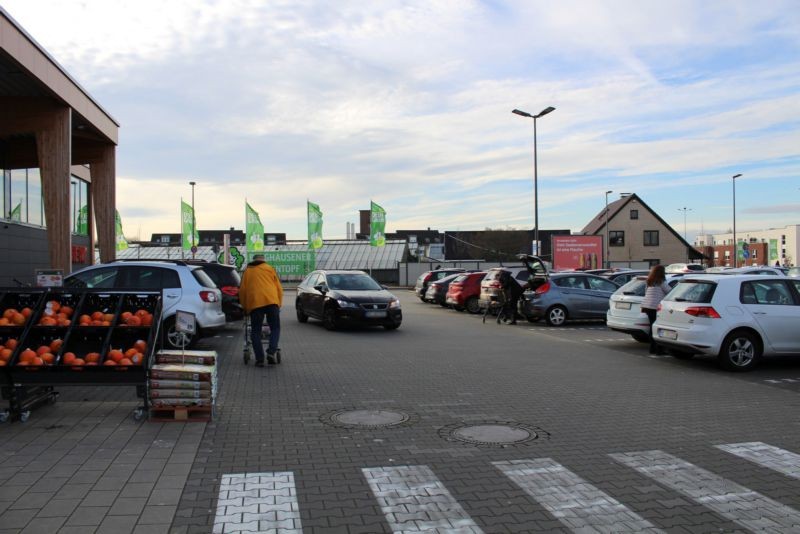 Hugo-Zade-Weg 4  / EKZ (PP) li.