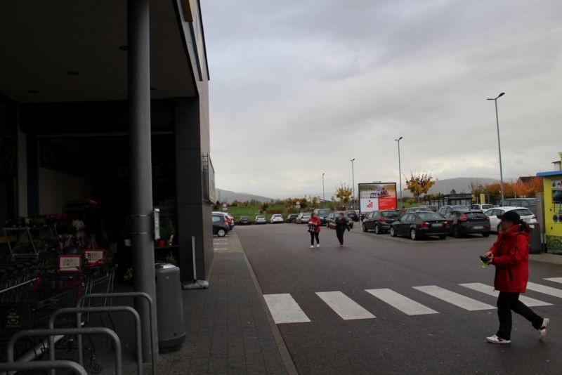 Gebr?der-Grimm-Str. 2  / Edeka (PP) re.