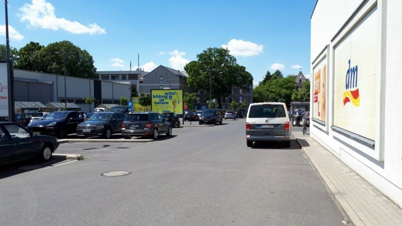 An der Schule 82  / Sto. 2 li.