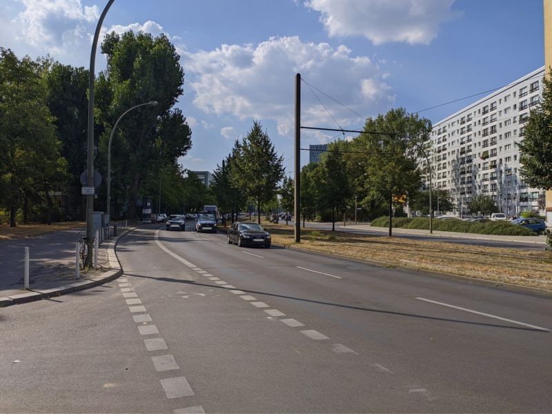 Mollstr. 18 vor Platz der Vereinten Nationen
