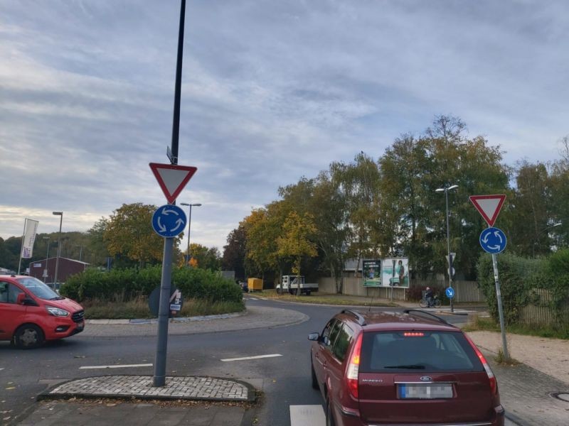 Neurather Ring  / Cottbuser Str. / Kreisverk. / Sto. 2