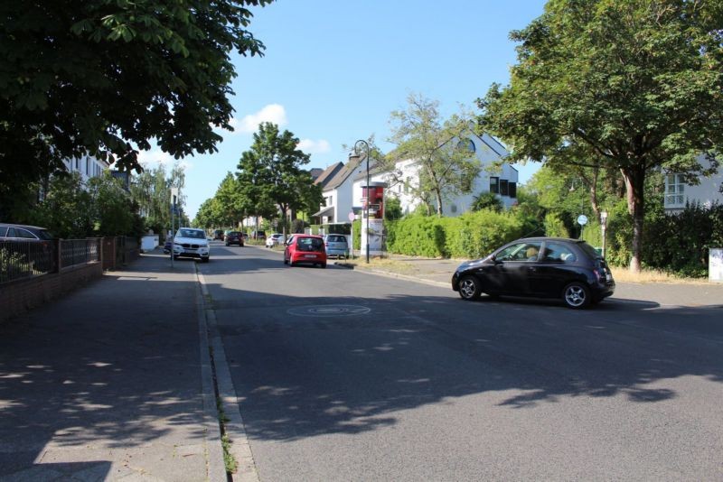 Alte Landstr. vor Kalkumer Schlo?allee staw.