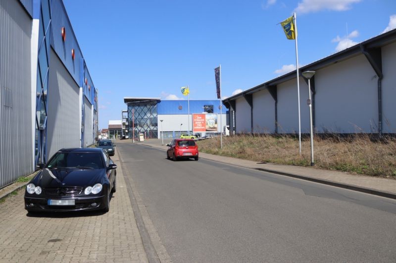 Industriestr. 8  / Sto. 1 re. neb. Eing. VS