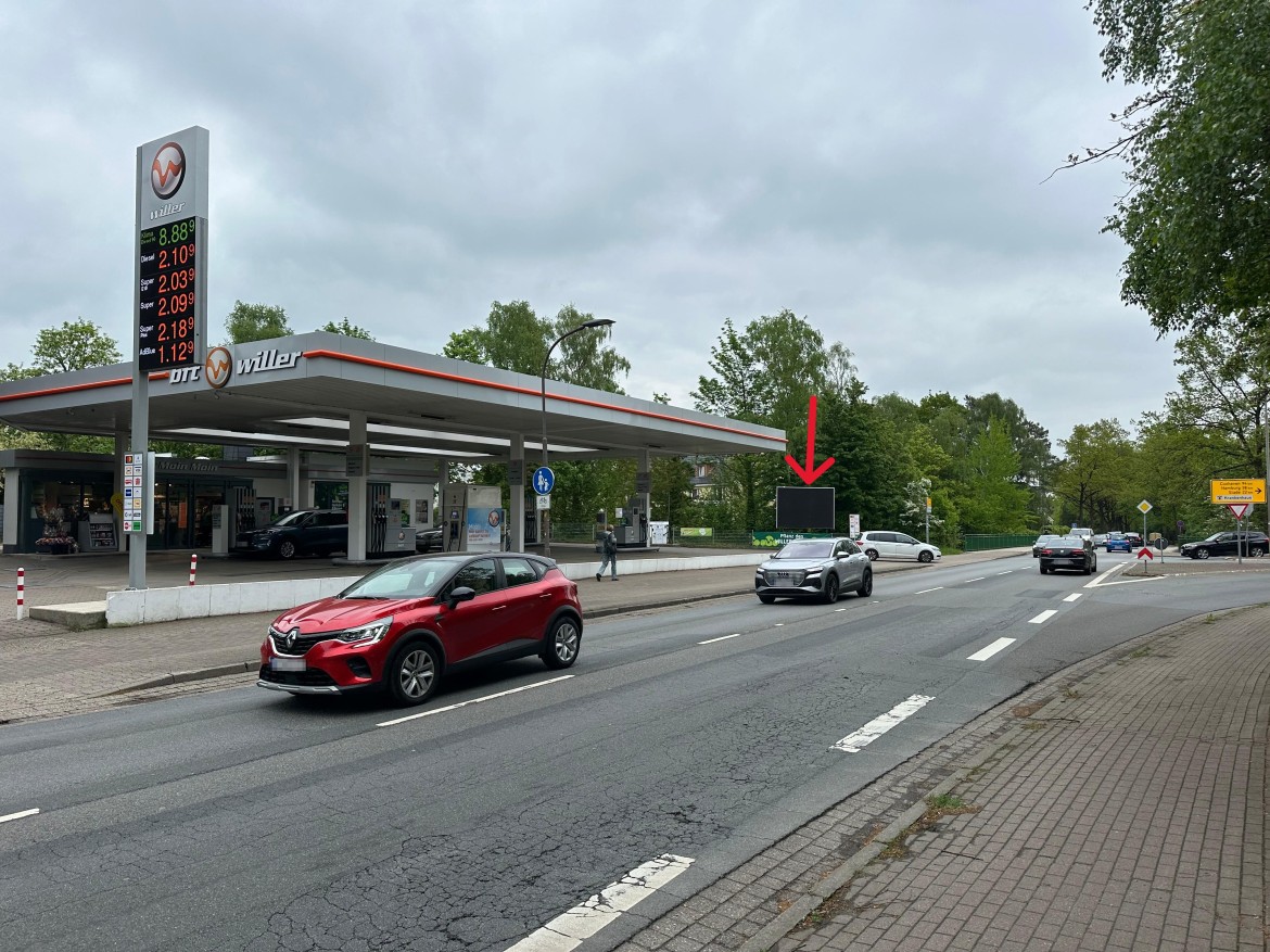 Apensener Str. 20  / BFT Tankstelle / Einf. re.
