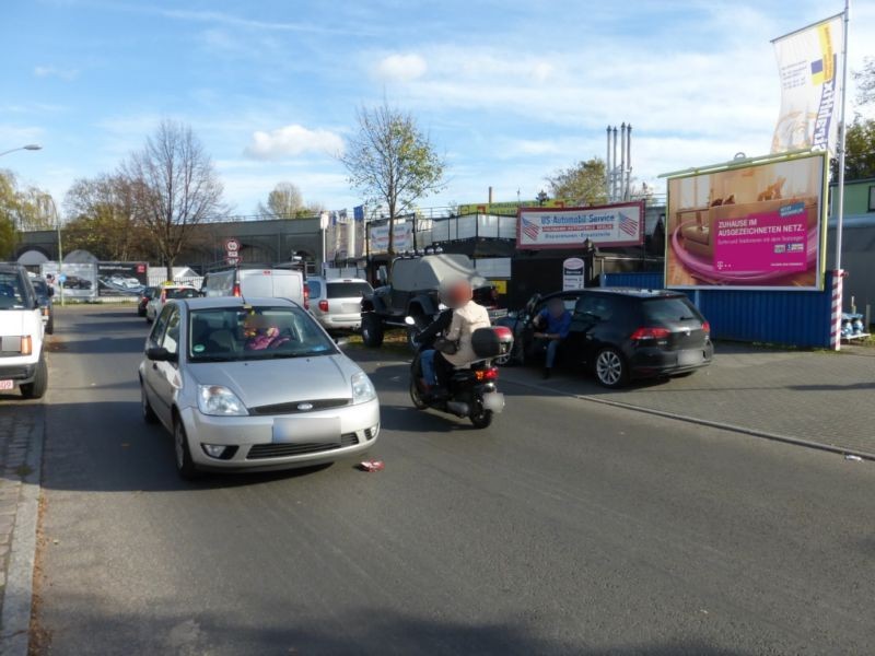 Treptower Str.  40 geg. Einf. REWE li.