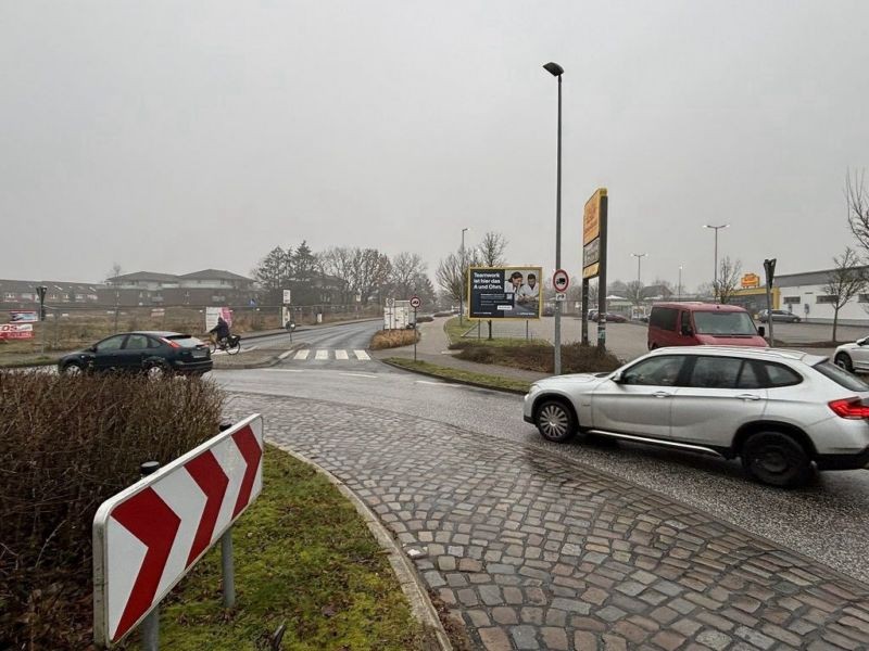 Mühlenredder/ Möllner Str. (B207)/Heuweg   2 quer