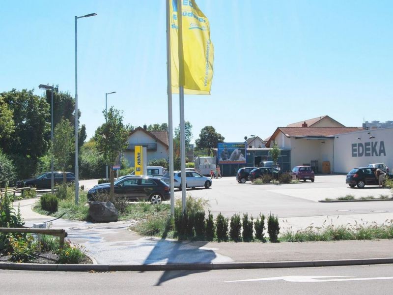 Am Russacker   2/EDEKA li. neb. Eing.