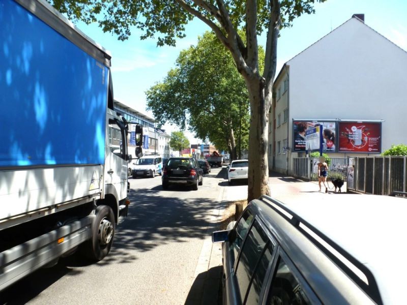 Widdersdorfer Str. 205 re. quer Nh. Netto-Markt