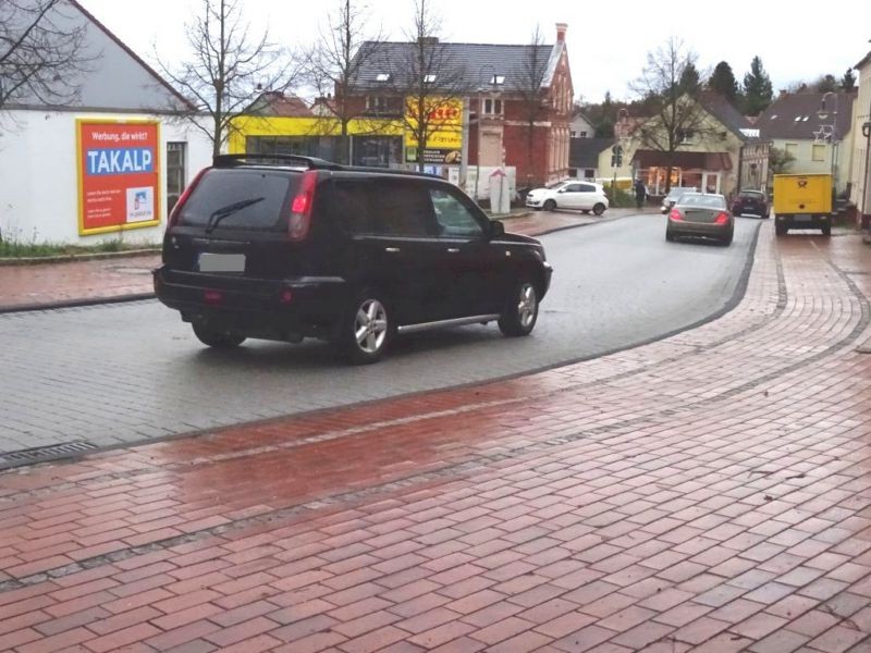 Friedrich-Ebert-Str.  25 (B246) Netto