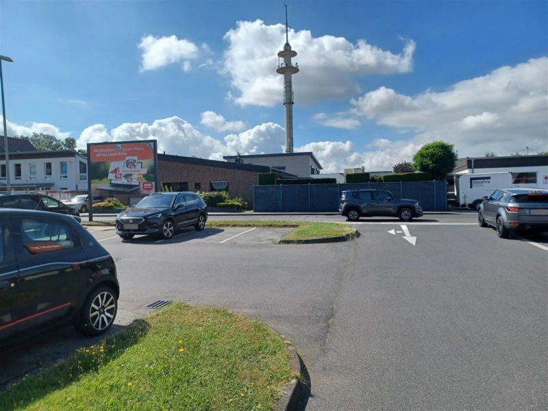 Neumühle/Paul-R.-Str.   19/REWE PP/Sto. 1/Si. PP