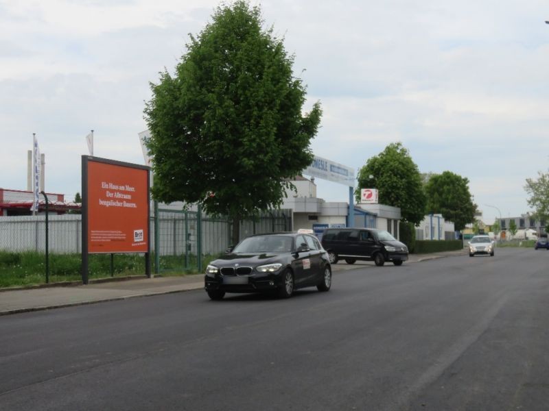 Gottlieb-Daimler-Str.  35 re.
