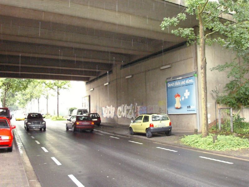 Pützchens Chaussee  li. vor  98