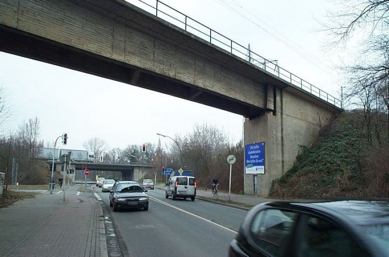 Carl-Duisberg-Str./Bahn-Ufg.