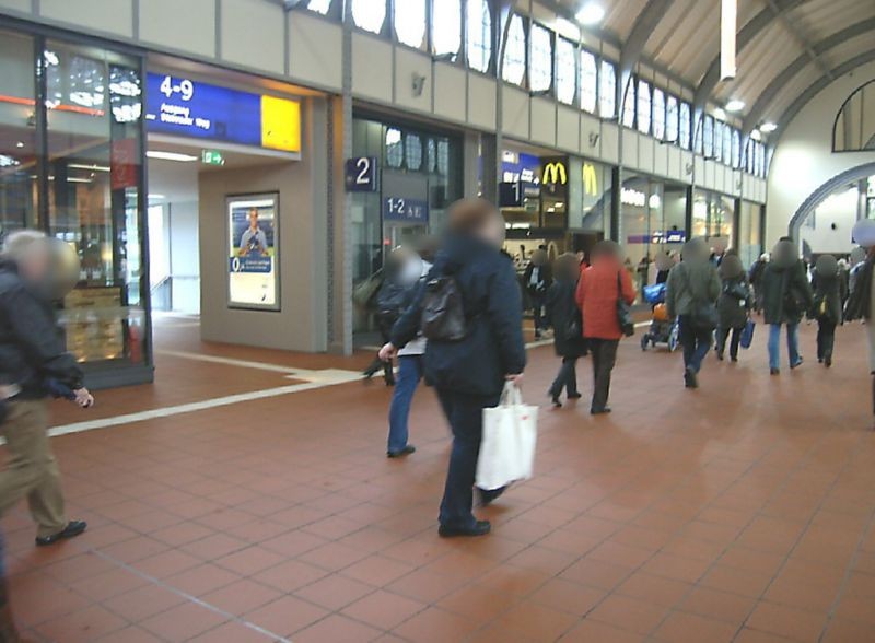 Hbf, Personenüberführung, Fahrstuhlw. Seite Gl. 2