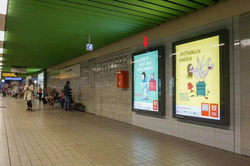 Charlottenpl.-U-/E2/Gl.1/Ri.Rathaus/CH201