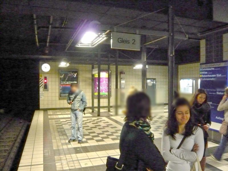 Hbf. U-Bahn, 1. Ebene, Gleis 2 Ri. Treppe quer li.