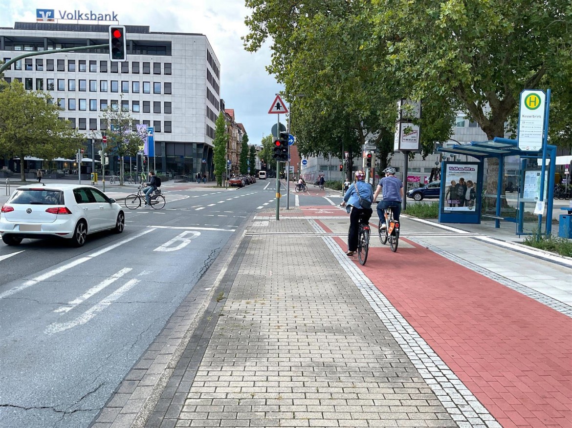 Friedrich-Ebert-Str.   5/Kavalleriestr./We.re.