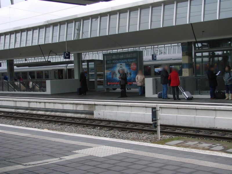 Hbf, Bstg., Gleis 9