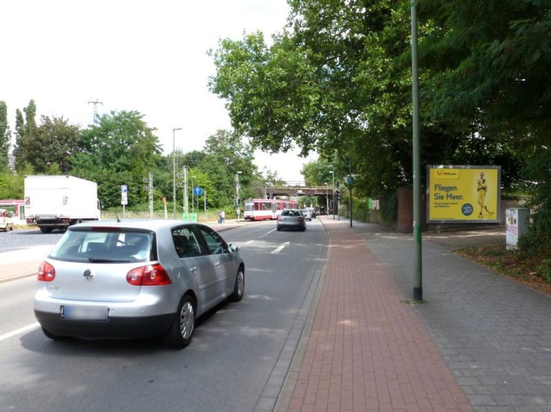 Bahnhofstr.  87 re. quer