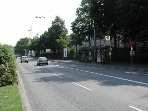 Bundesallee  30 Nh. Tannenbergstr./Schule re. VS