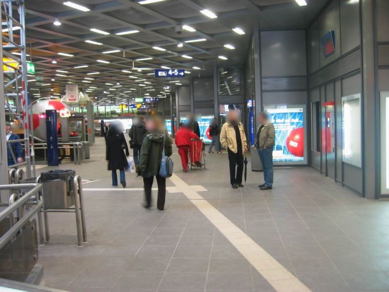Hbf, Passage Ri. Südausg. re., 4. Sto.