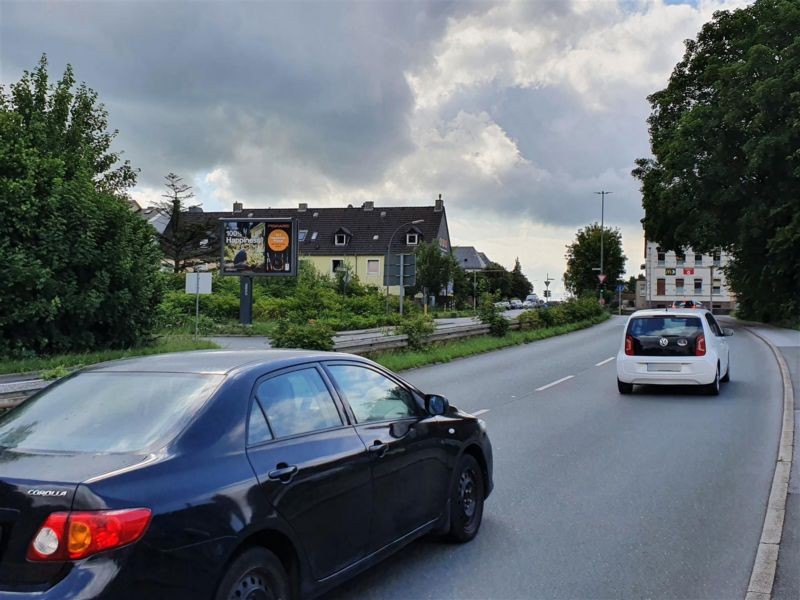 Metallstr. neb. Kreisverkehr/We.li. CS