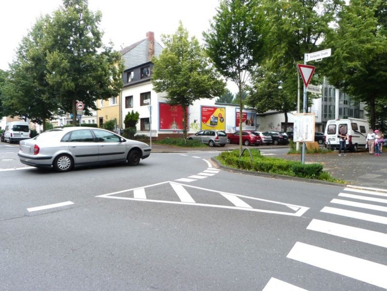 Eduard-Otto-Str./Burbacher Str. 123