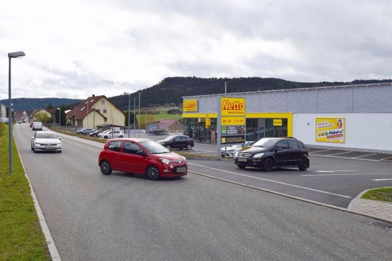 Hauptstr.  68 re. neb. Eing. Netto