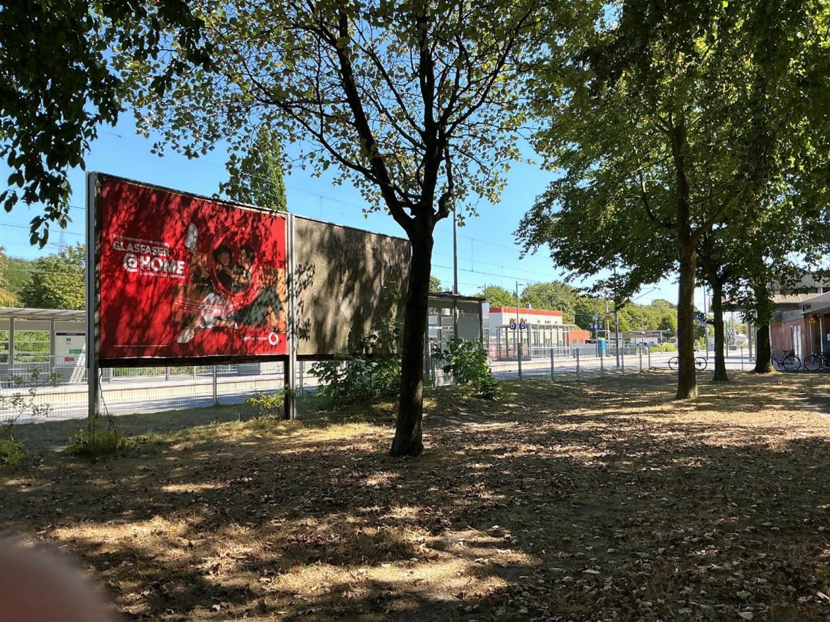 Bf,Vorplatz, li.neb. EG, Sicht Vorplatz